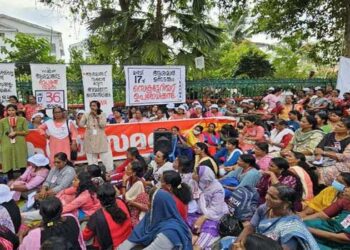 266-ാം-ദിവസം-സുപ്രധാന-തീരുമാനം;-സെക്രട്ടറിയേറ്റ്-പടിക്കൽ-നടത്തുന്ന-ആശമാരുടെ-രാപ്പകൽ-സമരം-അവസാനിക്കുന്നു,-പ്രഖ്യാപനം-കേരളപ്പിറവി-ദിനത്തിൽ,-ഇനി-സമരം-ജില്ലകളിലേക്ക്,-ക്രെഡിറ്റ്-അടിച്ചുമാറ്റാൻ-സിഐടിയു