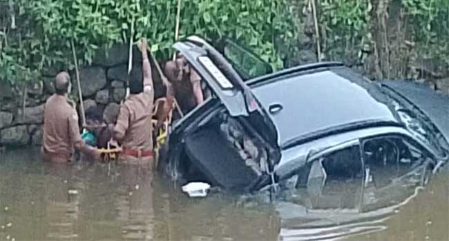 നിയന്ത്രണം-വിട്ട-കാർ-തോട്ടിലേക്കു-മറിഞ്ഞു-യുവ-ഡോക്ടർക്ക്-ദാരുണാന്ത്യം,-അപകടം-സുഹൃത്തിനെ-കാണാൻ-എറണാകുളത്തേക്ക്-പോകുന്നതിനിടെ,-അപകട-വിവരം-പുറംലോകമറിഞ്ഞത്-ഇന്ന്-രാവിലെ