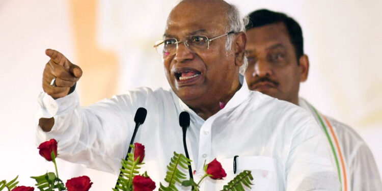 ‘സര്ദാര്-വല്ലഭായ്-പട്ടേല്-പോലും-സര്ക്കാര്-ജീവനക്കാര്-ആര്എസ്എസിന്റെ-പ്രവര്ത്തനങ്ങളില്-പങ്കെടുക്കുന്നത്-നിരോധിച്ചിരുന്നു’;-മല്ലികാര്ജുന്-ഖാര്ഗെ