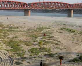 80%-കൃഷിയും-നാശത്തിന്റെ-വക്കിൽ;-വരണ്ടുണങ്ങി-പാകിസ്താൻ,-സിന്ധു-നദീജല-കരാർ-മരവിപ്പിച്ചതോടെ-പ്രതിസന്ധി-രൂക്ഷം