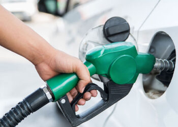 യുഎഇയിൽ-ഇന്ധന-വില-കുറഞ്ഞു;-നവംബറിലെ-പുതിയ-നിരക്കുകൾ-പ്രഖ്യാപിച്ചു