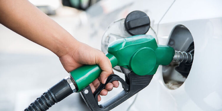 യുഎഇയിൽ-ഇന്ധന-വില-കുറഞ്ഞു;-നവംബറിലെ-പുതിയ-നിരക്കുകൾ-പ്രഖ്യാപിച്ചു