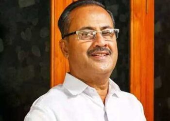 രാഷ്ട്രീയ-വിമർശനങ്ങൾ-ആവാം,-വ്യക്തിപരമായ-അധിക്ഷേപങ്ങൾ-വേണ്ട,-ഭരണകൂടത്തിന്റെ-വീഴ്ചകൾ-ചൂണ്ടിക്കാണിക്കേണ്ടത്-പ്രതിപക്ഷത്തിന്റെ-കടമ!!-പിഎംഎ-സലാമിനെ-തള്ളി-നേതൃത്വം,-അധിക്ഷേപം-പിൻവലിച്ച്-സലാം-കേരളീയ-സമൂഹത്തോട്-മാപ്പുപറയണം-സിപിഎം-ജില്ലാ-സെക്രട്ടറിയേറ്റ്