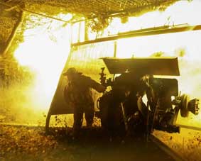 ലക്ഷ്യമിട്ടത്-ടുവാപ്‌സെ-തുറമുഖം,-എണ്ണ-ടെർമിനൽ-കത്തിനശിച്ചു;-റഷ്യയ്‌ക്കെതിരെ-കനത്ത-ഡ്രോൺ-ആക്രമണം-നടത്തി-യുക്രൈൻ