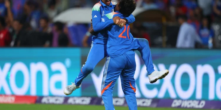 വനിതാ-ക്രിക്കറ്റ്-കീരീടം-ഭാരതത്തിന്-;-ദക്ഷിണാഫ്രിക്കയെ-52-റണ്‍സിന്-തോല്‍പ്പിച്ചു