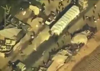 ഗാസയിലേക്ക്-ഭക്ഷ്യവസ്തുക്കളുമായി-പോയ-ട്രക്കുകൾ-ഹമാസ്-കൊള്ളയടിച്ചു,-ഡ്രോൺ-ദൃശ്യങ്ങൾ-പുറത്തുവിട്ട്-യുഎസ്