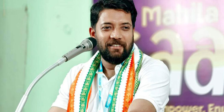 ഷാഫി-പറമ്പിലിന്-എതിരായ-പൊലീസ്-നടപടിയിൽ-റിപ്പോർട്ട്-തേടാൻ-നിർദ്ദേശിച്ച്-ലോക്സഭാ-സെക്രട്ടറിയേറ്റ്