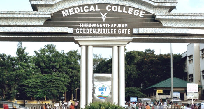 ഹൃദയാഘാതമുണ്ടായ-ആള്‍ക്ക്-കിടക്ക-പോലും-കിട്ടിയില്ല,-നിലത്ത്-തുണിവിരിച്ചാണ്-കിടന്നത്,-വേദന-സഹിക്കാൻ-കഴിയാതെ-വന്നപ്പോഴും-മരുന്ന്-നൽകിയില്ല,-വെന്റിലേറ്ററിൽ-കയറ്റിയ-ശേഷം-പിന്നീട്-അദ്ദേഹത്തെ-കണ്ടത്-മോർച്ചറിയിൽ,-വേണുവിനെ-ഡോക്ടർമാർ-ചികിത്സ-നൽകാതെ-കൊന്നതാണെന്ന്-ഭാര്യ