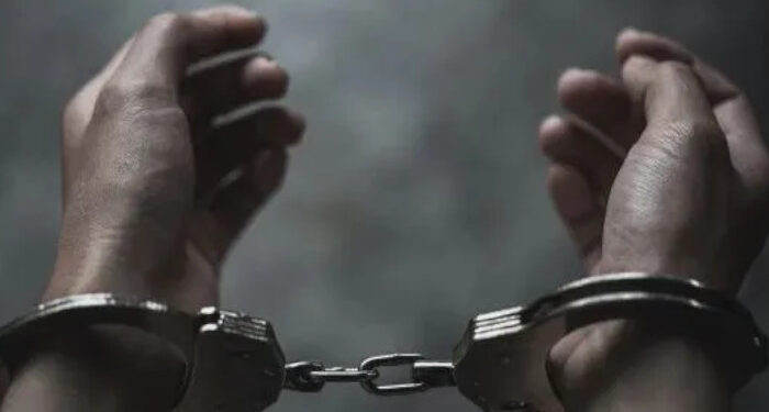 മുട്ടക്കറിയെ-ചൊല്ലി-തര്ക്കം,-ചപ്പാത്തി-കോലുകൊണ്ട്-ഹോട്ടലുടമയുടെ-തലയടിച്ചുപൊട്ടിച്ചു,-ജീവനക്കാരിക്കുനേരെയും-മര്ദനം,-യുവാക്കള്-പൊലീസ്-പിടിയില്