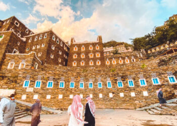 സൗ​ദി​യി​ൽ-ടൂ​റി​സം-മേ​ഖ​ല​യി​ൽ-സ്വ​ദേ​ശി​വ​ത്ക​ര​ണം-ഊ​ർ​ജി​ത​മാ​ക്കി