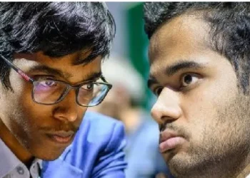 ഗോവയിലെ-ഫിഡെ-ലോകചെസ്സില്‍-പ്രജ്ഞാനന്ദയും-അര്‍ജുന്‍-എരിഗെയ്സിയും-ഹരികൃഷ്ണയും-പൊരുതുന്നു;-പ്രണവും-കാര്‍ത്തിക്കും-വീണു