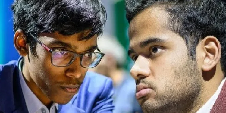 ഗോവയിലെ-ഫിഡെ-ലോകചെസ്സില്‍-പ്രജ്ഞാനന്ദയും-അര്‍ജുന്‍-എരിഗെയ്സിയും-ഹരികൃഷ്ണയും-പൊരുതുന്നു;-പ്രണവും-കാര്‍ത്തിക്കും-വീണു