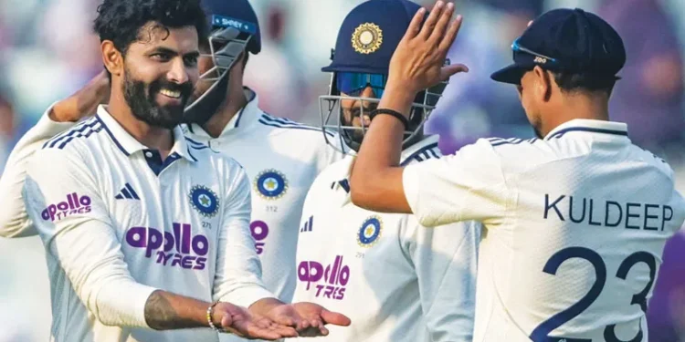 ബൗളിങ്-ഗാര്‍ഡന്‍സ്:-രണ്ടാം-ദിനം-വീണത്-16-വിക്കറ്റുകള്‍;-ഭാരതത്തിന്-നേരിയ-ഒന്നാം-ഇന്നിങ്‌സ്-ലീഡ്