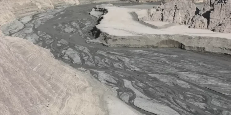 ഇറാന്റെ-‘ക്ലൗഡ്-സീഡിംഗ്-മാജിക്’!-50-വർഷത്തെ-വരൾച്ചയ്ക്ക്-മറുപടി