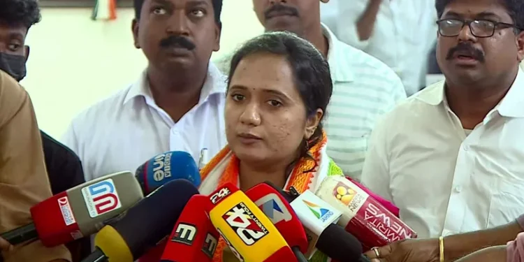 കോൺ​ഗ്രസിലെത്തിയത്-ഇന്ന്-രാവിലെ.!-സിപിഐ-വിട്ട-ശ്രീനാദേവി-കുഞ്ഞമ്മ-കോൺ​ഗ്രസ്-സ്ഥാനാർത്ഥി