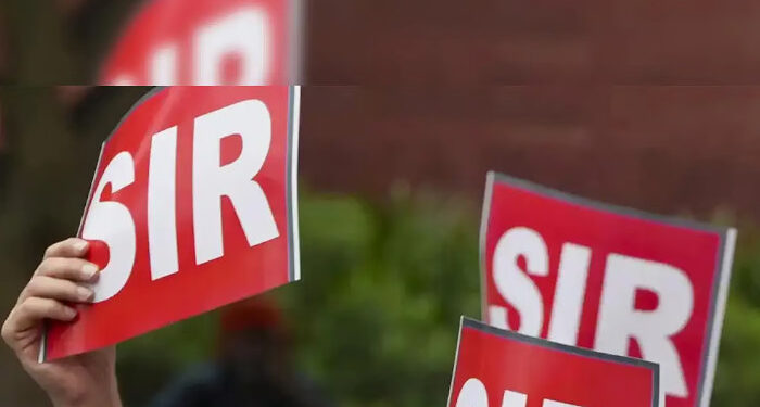 ഞങ്ങളാരും-അടിമകളാക്കി-വിലയ്ക്കെടുത്തവരല്ല,-ഞങ്ങള്‍ക്കും-അവകാശങ്ങളുണ്ട്,-24-മണിക്കൂര്‍-ജോലിചെയ്യാമെന്ന-ഒരു-കരാറും-ഒപ്പുവെച്ചിട്ടില്ല,-പ്രശ്നം-പരിഹരിക്കാന്‍-താലപര്യമില്ലെങ്കില്‍-വേറെ-വഴി-നോക്കണം,-മേലുദ്യോഗസ്ഥനെതിരെ-പൊട്ടിത്തെറിച്ച്-വനിതാ-ബിഎല്‍ഒ