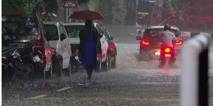 ഒറ്റപ്പെട്ടയിടങ്ങളിൽ-അതിശക്തമായ-മഴ;-മൂന്ന്-ജില്ലകളിൽ-ഓറഞ്ച്-അലർട്ട്;-7-ജില്ലകളിൽ-യെലോ-അലർട്ട്,