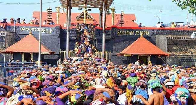 “കാര്യങ്ങൾ-ഇതുവരെ-കൈവിട്ട്-പോയിട്ടില്ല…-വന്നവരെ-പറഞ്ഞുവിടാൻ-പറ്റില്ലാത്തതിനാൽ-സ്പോട്ട്-ബുക്കിങ്,-അന്നന്ന്-ദർശനം-വേണമെന്നു-നിർബന്ധം-പിടിക്കരുത്,-ഹോൾഡിങ്-കപ്പാസിറ്റിക്ക്-ഒരു-പരിധിയുണ്ട്”-എഡിജിപി-എസ്.-ശ്രീജിത്ത്,-ആദ്യ-രണ്ടു-ദിവസത്തിൽ-ശബരിമലയിൽ-എത്തിയത്-ഒരുലക്ഷത്തിലധികം-ഭക്തർ