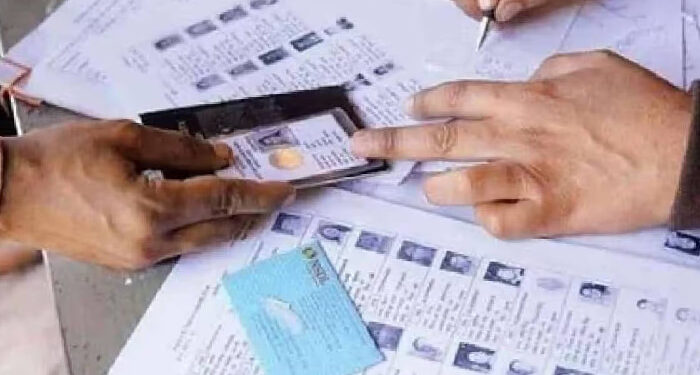 രാവും-പകലും-ജോലി,-കടുത്ത-മാനസിക-സമ്മര്ദം,-പക്ഷാഘാതം-ബാധിച്ച്-ബിഎല്ഒ-കുഴഞ്ഞുവീണു,-അബോധാവസ്ഥയിലും-ഡ്യൂട്ടിയെക്കുറിച്ച്-സംസാരം,-പരാതിയുമായി-ബന്ധുക്കള്