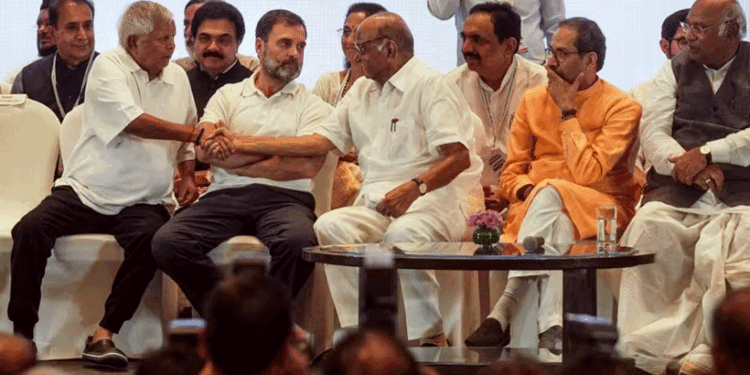 ഇൻഡ്യ-മുന്നണി-പുകയുന്നു.!-നേതൃത്വത്തിനായി-അഖിലേഷ്-യാദവിനെ-പിന്തുണച്ച്-എസ്പി,-‘സഖ്യം-അവസാനിച്ചു’-എന്ന്-ബിജെപി