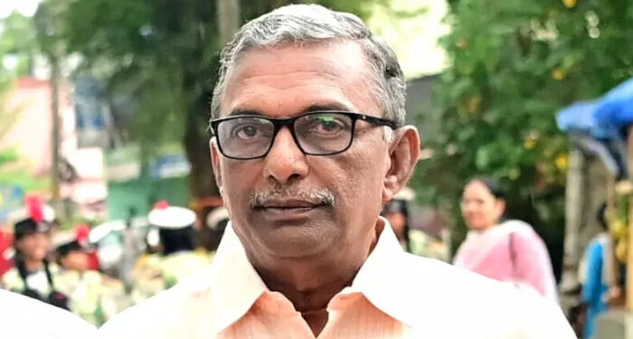 സ്വര്‍ണക്കൊള്ളയ്ക്ക്-തുടക്കമിട്ടത്-എ-പത്മകുമാര്‍,-പോറ്റിക്ക്-അനുകൂലമായ-നടപടി-സ്വീകരിക്കാന്‍-പത്മകുമാര്‍-നിര്‍ദേശിച്ചെന്ന്-ഉദ്യോഗസ്ഥരുടെ-മൊഴി,-യഥാര്‍ത്ഥ-സ്വര്‍ണപ്പാളി-കണ്ടുപിടിക്കാനുള്ള-നെട്ടോട്ടത്തില്‍-എസ്ഐടി