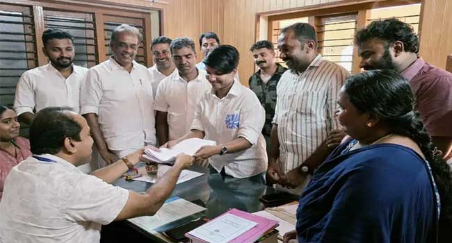 ‘മാനസികമായി-തളർന്നുനിന്ന-സമയത്ത്-കൂടെനിന്ന്-ആശ്വസിപ്പിച്ച-മിവ-ജോളി-കുടുംബാംഗം-തന്നെ’!!-കെഎസ്യു-സംസ്ഥാന-ജനറൽ-സെക്രട്ടറിക്ക്-തെരഞ്ഞെടുപ്പിൽ-മത്സരിക്കാൻ-കെട്ടിവെക്കാനുള്ള-തുക-നൽകി-ഷഹബാസിന്റെ-പിതാവ്