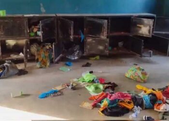 പട്ടാപ്പകൽ-നൈജീരിയയിലെ-ക്രിസ്ത്യൻ-സ്‌കൂൾ-ഹോസ്റ്റലിൽ-നിന്ന്-315-കുട്ടികളേയും-12-ജീവനക്കാരേയും-തോക്കുധാരികളായ-സായുധ-സംഘം-തട്ടിക്കൊണ്ടുപോയി,-തിരച്ചിൽ-ഊർജിതമാക്കിയതായി-പോലീസ്!!-തട്ടിക്കൊണ്ടുപോകലിനു-പിന്നിൽ-തീവ്ര-ഇസ്ലാമിസ്റ്റുകൾ?