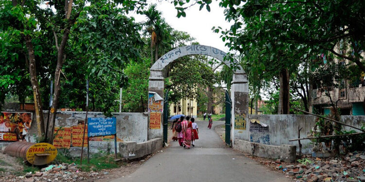 ചക്ലയിലെ-സഹകരണ-സംഘങ്ങളും,-ഒറ്റമുറി-ബാങ്കും