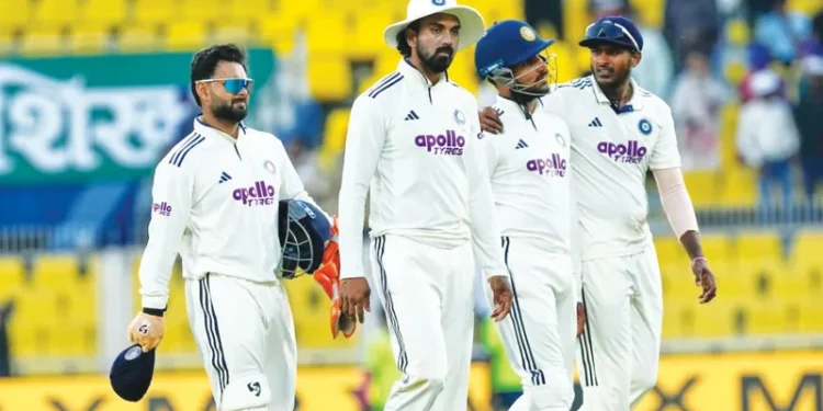 ഭാരതം-288-റണ്സിന്റെ-ഒന്നാം-ഇന്നിങ്സ്-ലീഡ്-വഴങ്ങി