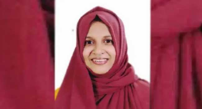 എൽഡിഎഫിൽ-നിന്ന്-മുസ്ലിം-ലീഗിലേക്ക്,-പിന്നാലെ-എൽഡിഎഫ്-ചെരുപ്പുമാലയിട്ട്-അപമാനിക്കാൻ-ശ്രമം,-വീടിനു-നേരെയുണ്ടായ-കല്ലേറിനുപിന്നിൽ-സിപിഎം-ആണെന്നാരോപിച്ച്-പോലീസിൽ-പരാതി!!-ലീഗ്-സീറ്റ്-കൊടുക്കാതെ-വന്നതോടെ-വിമതയായി-തെരഞ്ഞെടുപ്പ്-അങ്കത്തിന്…-ഷനുബിയ-നിയാസ്-മത്സരിക്കുന്നത്-വാഴപ്പൊറ്റത്തറ-വാർഡിൽ