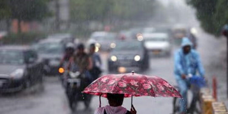 കേരളത്തിൽ-അടുത്ത-മൂന്ന്-ദിവസം-കൂടി-മഴ-തുടരും;-ചുഴലിക്കാറ്റ്-രൂപപ്പെടാൻ-സാധ്യത