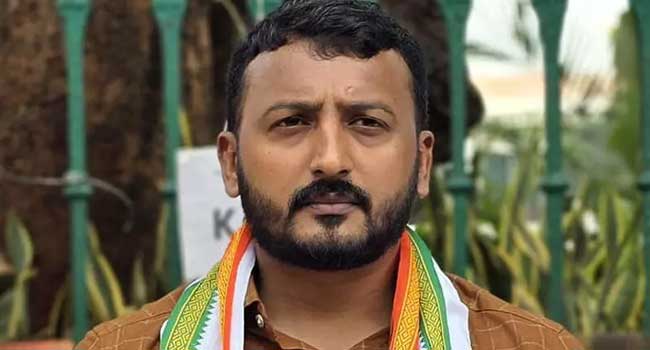 യുവതി-മൂന്നുതവണ-പീഡിപ്പിക്കപ്പെട്ടു,-രണ്ട്-തവണ-യുവതിയുടെ-ഫ്ലാറ്റിൽവച്ചും-ഒരുതവണ-രാഹുലിന്റെ-ഫ്ലാറ്റിൽ-വച്ചും,-മേയ്-30ന്-കാറിൽ-വച്ച്-സുഹൃത്തുവഴി-ഭ്രൂണഹത്യക്കുള്ള-മരുന്നു-കഴിപ്പിച്ചു,-പീഡനത്തിനുശേഷം-നഗ്നദൃശ്യം-പകർത്തി-യുവതിയെ-ഭീഷണിപ്പെടുത്തി…-രാഹുലിനെതിരെ-10-വർഷം-മുതൽ-ജീവപര്യന്തം-വരെ-തടവുലഭിക്കാവുന്ന-വകുപ്പുകൾ!!-അറസ്റ്റ്-ഉടൻ,-വിമാനത്താവളങ്ങളിൽ-ലുക്ക്ഔട്ട്-നോട്ടീസ്