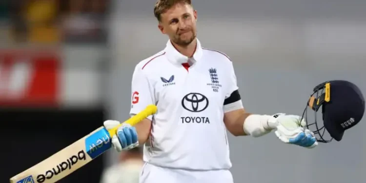 ആഷസ്-രണ്ടാം-ടെസ്റ്റ്:-സ്റ്റാര്‍ക്-തിളങ്ങി;-റൂട്ട്-കാത്തു,-ഇംഗ്ലണ്ട്-ഒമ്പതിന്-325