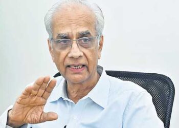 സ്വർണക്കവർച്ച-വിവാദം-തണുപ്പിക്കാൻ-രാഷ്ട്രീയക്കാരെ-ഒഴിവാക്കി-ഐഎംജി-ഡയറക്ടറെ-ദേവസ്വം-ബോർഡ്-പ്രസിഡന്റാക്കിയപ്പോൾ-അതും-സർക്കാരിന്-പുലിവാലാകുന്നു!!-സർക്കാരിന്റെ-ശമ്പളം-പറ്റുന്ന-പദവി-വഹിക്കുന്നയാൾ-തിരുവിതാംകൂർ-ദേവസ്വം-ബോർഡ്-അംഗമോ-പ്രസിഡന്റോ-ആകാൻ‍-അയോഗ്യതയുണ്ട‌‌ന്ന്-ഹർജി!!-രണ്ട്-പ്രതിഫലം-പറ്റുന്നില്ല,-എന്നെ-നിയമിച്ചത്-സർക്കാർ,-അവർ-മറുപടി-പറയും-കെ-ജയകുമാർ