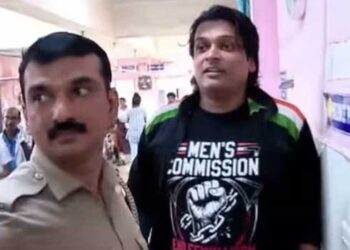 രാഹുൽ-ഈശ്വറിന്-ജാമ്യമില്ല!!-പ്രതി-ബുദ്ധിയില്ലാത്തയാളാണ്,-രാഹുൽ-മാങ്കൂട്ടത്തിൽ-കേസിന്റെ-എഫ്ഐആർ-വീഡിയോയിൽ-വായിക്കുക-മാത്രമാണ്-ചെയ്തത്,-വീഡിയോ-ഉണ്ടെങ്കിൽ-പിൻവലിക്കാൻ-തയാറാണ്-രാഹുലിന്റെ-അഭിഭാഷകൻ,-വീഡിയോ-പ്രചരിപ്പിച്ചശേഷം-പിൻവലിക്കുന്നതിൽ-കാര്യമുണ്ടോ?-പ്രോസിക്യൂഷൻ,-സ്ത്രീകൾക്കെതിരായ-കേസുകളുടെ-എഫ്ഐആർ-എങ്ങനെ-പരസ്യരേഖ-ആകും-കോടതി