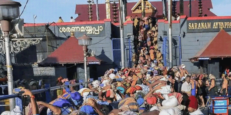 ശബരിമലയിൽ-തീർത്ഥാടക-പ്രവാഹം!-ദർശനം-പൂർത്തിയാക്കിയത്-18-ലക്ഷം-അയ്യപ്പന്മാർ