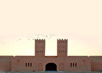 മരുഭൂമിയിലെ-ബാബരി-തൂണുകൾ