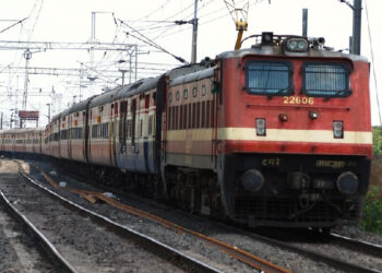 ഇൻഡിഗോ-പ്രതിസന്ധിക്ക്-പരിഹാരം;-യാത്രക്കാരെ-സഹായിക്കാൻ-റെയിൽവേ!-സ്പെഷ്യൽ-ട്രെയിനുകളും-ഹെൽപ്പ്-ഡെസ്കുകളും-ആരംഭിച്ചു