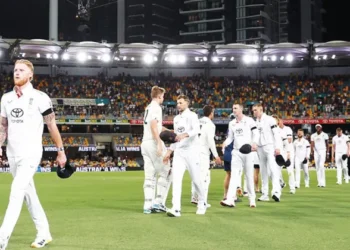 ആഷസ്:-ഓസീസ്-മുന്നില്-2-0;-രണ്ടാം-ടെസ്റ്റില്-എട്ട്-വിക്കറ്റ്-വിജയം