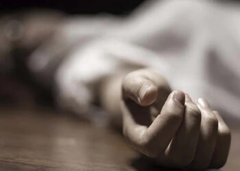 അമ്മ-ഉണരുന്നില്ലെന്ന്-പറഞ്ഞ്-പൊട്ടിക്കരഞ്ഞ്-മക്കള്,-അയല്വാസികള്-പരിശോധിച്ചപ്പോള്-യുവതി-മരിച്ച-നിലയില്,-ഭര്ത്താവ്-ഒളിവില്