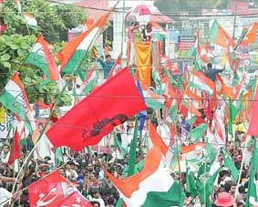 ആവേശക്കൊടുമുടിയില്-പ്രചാരണം;-വയനാട്ടില്-ഇന്ന്-കൊട്ടിക്കലാശം