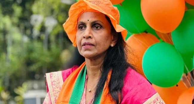 തെരഞ്ഞെടുപ്പ്-ദിവസം-ബിജെപി-സ്ഥാനാർഥി-ആർ-ശ്രീലേഖ-നടത്തിയത്-ഒന്നാന്തരം-പറ്റിപ്പ്-പരിപാടി,-സമൂഹമാധ്യമത്തിലൂടെ-പങ്കുവെച്ചത്-വ്യാജ-പ്രീ-പോൾ-സർവേ!!-കളക്ടറോടും-റിട്ടേണിങ്-ഓഫീസറോടും-റിപ്പോർട്ട്-ആവശ്യപ്പെട്ട്-തെരഞ്ഞെടുപ്പ്-കമ്മിഷൻ