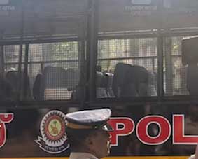 കോടതിയിൽ-പൊട്ടിക്കരഞ്ഞ-മാർട്ടിൻ-കിടക്കേണ്ടത്-13-വർഷം-കൂടി;-ആദ്യം-പുറത്തിറങ്ങുക-പൾസർ-സുനി,-പ്രതികളുടെ-ബാക്കിയുള്ള-തടവ്-ഇങ്ങനെ