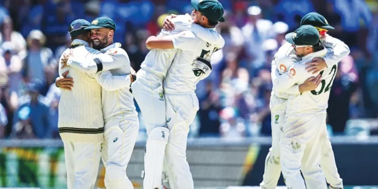 ആഷസ്-ഓസീസിന്-തന്നെ;-അഡ്‌ലെയ്ഡില്‍-ഇംഗ്ലണ്ടിനെ-82-റണ്‍സിന്-തോല്‍പ്പിച്ചു