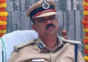 കൈമണി-കൊടുത്താൽ-ജയിൽ-സുഖമായി-വാഴാം,-ആവശ്യത്തിന്-പരോളും-അനുവദിക്കും!!-ലഹരിക്കേസിൽ-അകത്തായ-പ്രതികളുടെ-ബന്ധുക്കളിൽ-നിന്ന്-180-ലക്ഷം-കൈക്കൂലി-വാങ്ങി,-ജയിൽ-ഡിഐജിക്ക്-സസ്പെൻഷൻ,-തുകയെത്തിയത്-എംകെ.-വിനോദ്-കുമാറിന്റേയും-ഭാര്യയുടേയും-അക്കൗണ്ടിലേക്ക്