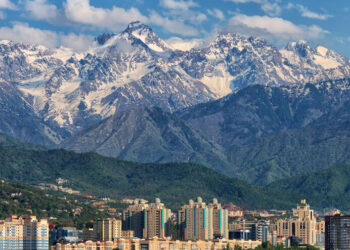 കസാഖ്സ്താന്റെ-കശ്മീരായ-അൽമാട്ടിയിലേക്കോ,-സ്കീയിങ്ങിന്റെ-പെരുനഗരമായ-ഷിമ്പുലാക്കിയി​ലേക്കോ-വിട്ടാലോ