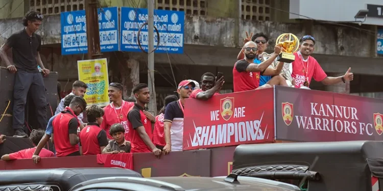 സൂപ്പര്‍-ലീഗ്-കേരള:-കണ്ണൂരിനെ-ആവേശത്തിലാക്കി-ഘോഷയാത്ര