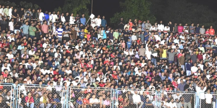 കേരള-സൂപ്പര്‍-ലീഗ്:-കണ്ണൂര്‍-ആരവക്കടല്‍