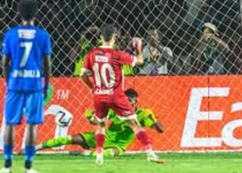 സൂപ്പര്‍-ലീഗ്-ഫുട്ബോളില്‍-കണ്ണൂര്‍-വാരിയേഴ്‌സിന്-കിരീടം