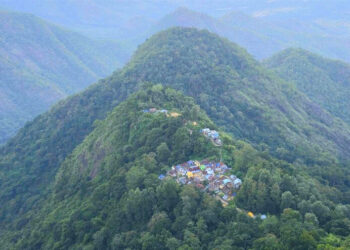 ചെരുപ്പിടാത്ത-ഗ്രാമം…